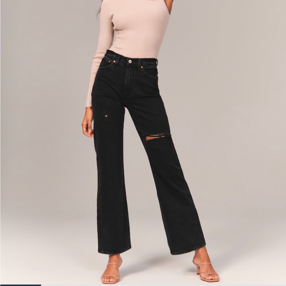 Abercrombie & Fitch The 90’s high rise relaxed fit jean size 27 or 4
